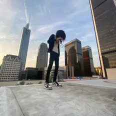 Poslechněte si interpreta AuraGold, sledujte hudební videa, přečtěte si životopis, podívejte se na data turné a další informace.