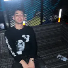 聆聽 Frazzy、觀看音樂影片、閱讀小傳、查看巡演日期等！