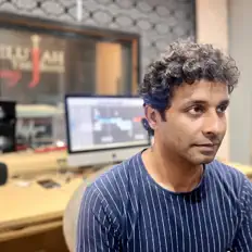 Najam Pervaizを聴いたり、ミュージックビデオを鑑賞したり、経歴やツアー日程などを確認したりしましょう！