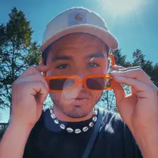 收听 Der Latino、观看音乐视频、阅读小传、查看巡演日期等 ！