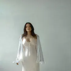 收听 Lauren Mikki、观看音乐视频、阅读小传、查看巡演日期等 ！