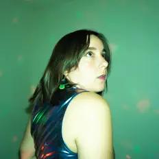 Ouve Plunki, vê vídeos de música, lê a biografia, vê as datas da digressão e muito mais!