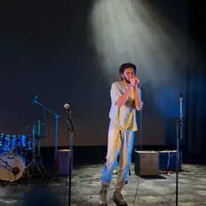 Rumi을(를) 듣고, 뮤직 비디오를 보고, 약력을 읽고, 투어 일정 등을 확인하세요!