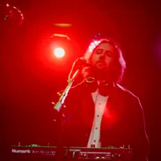 Ouve SimpleSib, vê vídeos de música, lê a biografia, vê as datas da digressão e muito mais!