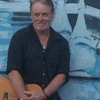 undefined을(를) 듣고, 뮤직 비디오를 보고, 약력을 읽고, 투어 일정 등을 확인하세요!