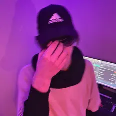 кілла을(를) 듣고, 뮤직 비디오를 보고, 약력을 읽고, 투어 일정 등을 확인하세요!