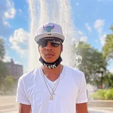 Écoutez D-Weezy, regardez des vidéoclips, lisez la biographie, consultez les dates de tournée et plus encore !