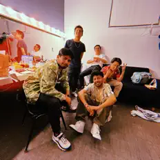 收听 Useless Youth、观看音乐视频、阅读小传、查看巡演日期等 ！