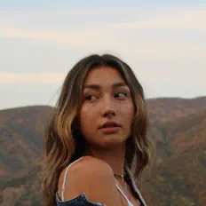 Luister naar Thalia Nicolalde, bekijk muziekvideo's, lees de bio, bekijk de tourdata, en meer!