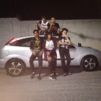 聆聽 undefined、觀看音樂影片、閱讀小傳、查看巡演日期等！