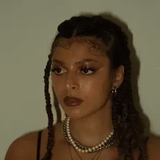 Ouça remie, assista a videoclipes, leia a biografia, veja as datas das turnês e mais!