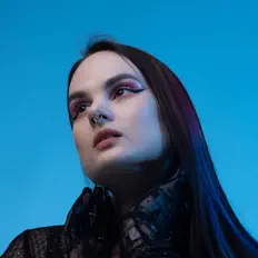 Ascolta Sina Viola, guarda video musicali, leggi la biografia, vedi le date del tour & altro!