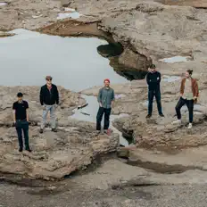 Jarを聴いたり、ミュージックビデオを鑑賞したり、経歴やツアー日程などを確認したりしましょう！