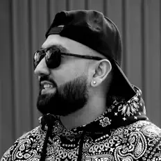 Indi Gill सुनें, म्यूज़िक वीडियो देखें, बायो पढ़ें, दौरे की तारीखें और बहुत कुछ देखें!