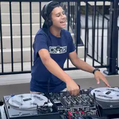 收听 DJ BK、观看音乐视频、阅读小传、查看巡演日期等 ！