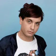 收听 Roman Fischer、观看音乐视频、阅读小传、查看巡演日期等 ！