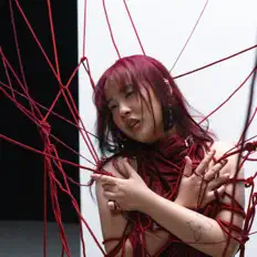 Phương Nhi सुनें, म्यूज़िक वीडियो देखें, बायो पढ़ें, दौरे की तारीखें और बहुत कुछ देखें!