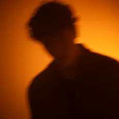 Le Môme dinle, müzik videolarını izle, biyografisini oku, tur tarihlerini ve daha fazlasını gör!