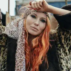 Escucha a Beth Morris, mira videos musicales, lee su biografía, consulta las fechas de las gira y más.