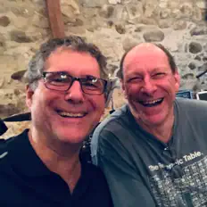 Ouça Oneilmayville, assista a videoclipes, leia a biografia, veja as datas das turnês e mais!