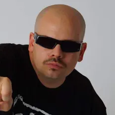 Escucha a SERIO, mira videos musicales, lee su biografía, consulta las fechas de las gira y más.