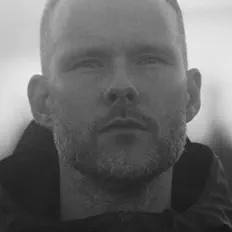 Hör dir Night Gestalt an, schau dir Musikvideos an, lies die Biografie, finde Tourdaten und mehr!