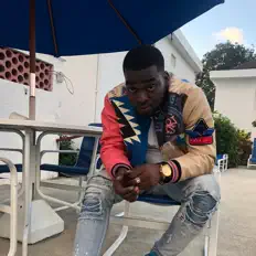 Poslechněte si interpreta Shane E, sledujte hudební videa, přečtěte si životopis, podívejte se na data turné a další informace.