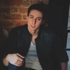 Poslechněte si interpreta Kevin Whitfield, sledujte hudební videa, přečtěte si životopis, podívejte se na data turné a další informace.