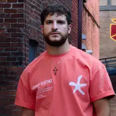 Ascolta YVNNI, guarda video musicali, leggi la biografia, vedi le date del tour & altro!