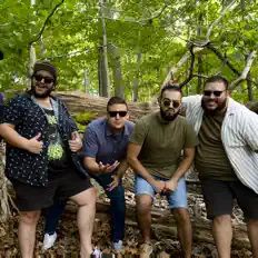 聆聽 The Upfronts、觀看音樂影片、閱讀小傳、查看巡演日期等！