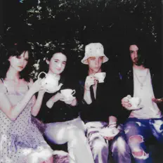 Little Fuss을(를) 듣고, 뮤직 비디오를 보고, 약력을 읽고, 투어 일정 등을 확인하세요!