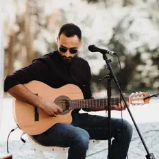 CUMI सुनें, म्यूज़िक वीडियो देखें, बायो पढ़ें, दौरे की तारीखें और बहुत कुछ देखें!