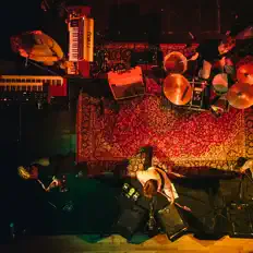 Poslechněte si interpreta Hardwicke Circus, sledujte hudební videa, přečtěte si životopis, podívejte se na data turné a další informace.