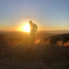 Mastering Silenceを聴いたり、ミュージックビデオを鑑賞したり、経歴やツアー日程などを確認したりしましょう！