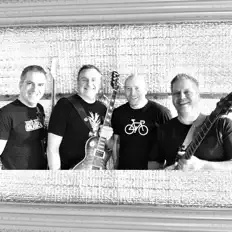 聆聽 After Monday、觀看音樂影片、閱讀小傳、查看巡演日期等！