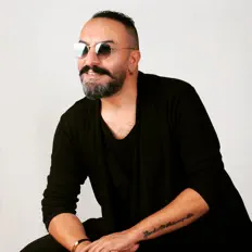 Poslechněte si interpreta Soner Turan, sledujte hudební videa, přečtěte si životopis, podívejte se na data turné a další informace.