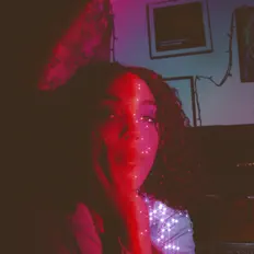 Escucha a Tiana, mira videos musicales, lee su biografía, consulta las fechas de las gira y más.