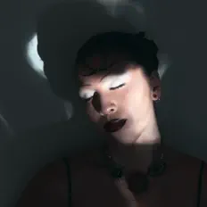 Ouve Lena Noguchi, vê vídeos de música, lê a biografia, vê as datas da digressão e muito mais!