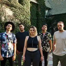 Ouve Mosaic, vê vídeos de música, lê a biografia, vê as datas da digressão e muito mais!