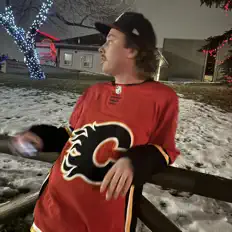 virtueを聴いたり、ミュージックビデオを鑑賞したり、経歴やツアー日程などを確認したりしましょう！