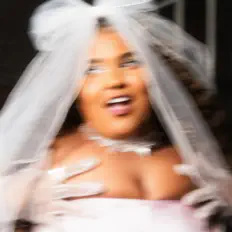 收听 PAIGE、观看音乐视频、阅读小传、查看巡演日期等 ！