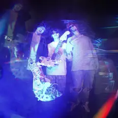 聆聽 Rose on the Avenue、觀看音樂影片、閱讀小傳、查看巡演日期等！