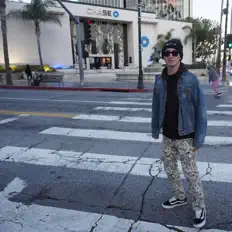 Écoutez Stevie Lee, regardez des vidéoclips, lisez la biographie, consultez les dates de tournée et plus encore !