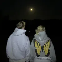 Ascolta undefined, guarda video musicali, leggi la biografia, vedi le date del tour & altro!