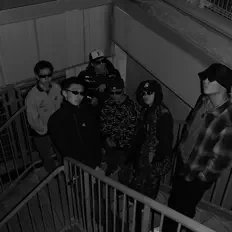 聆聽 SPace Logic、觀看音樂影片、閱讀小傳、查看巡演日期等！