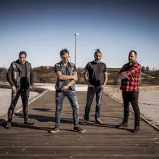 Escucha a Versoix, mira videos musicales, lee su biografía, consulta las fechas de las gira y más.