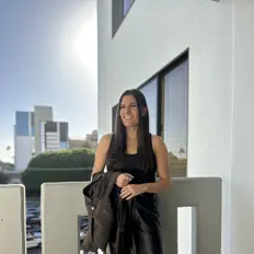 Chloe Rose सुनें, म्यूज़िक वीडियो देखें, बायो पढ़ें, दौरे की तारीखें और बहुत कुछ देखें!