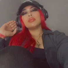 Ouve nienie, vê vídeos de música, lê a biografia, vê as datas da digressão e muito mais!