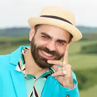 undefinedを聴いたり、ミュージックビデオを鑑賞したり、経歴やツアー日程などを確認したりしましょう！