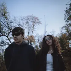 Escucha a lowcost49, mira videos musicales, lee su biografía, consulta las fechas de las gira y más.